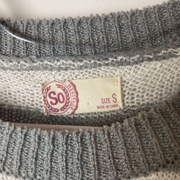 Gray and white sweater - Picture 3 of 3